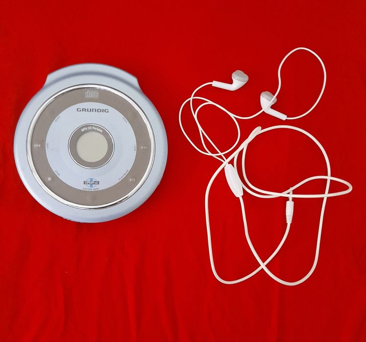 Срочно.Портативный MP3,CD плеер. Работает. Германия