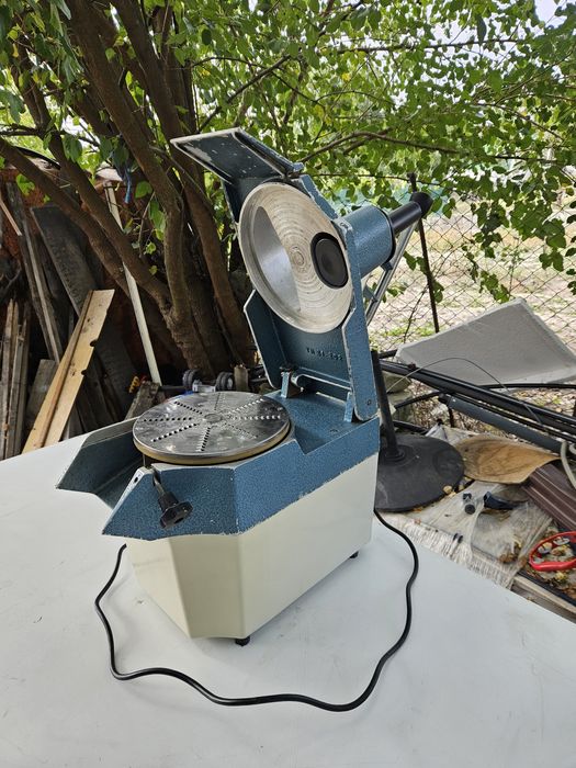 Зеленчукорезачка за стъргане на кашкавал и рязане на зеленчуци втора у