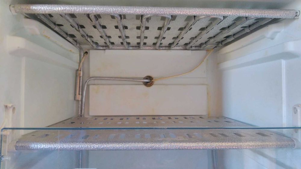 Неработещ фризер Аристон, за ремонт или за части