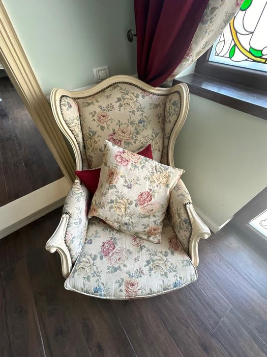 Mobilier din lemn masiv, stil baroc, 2 fotolii + 3 comode, stare buna!