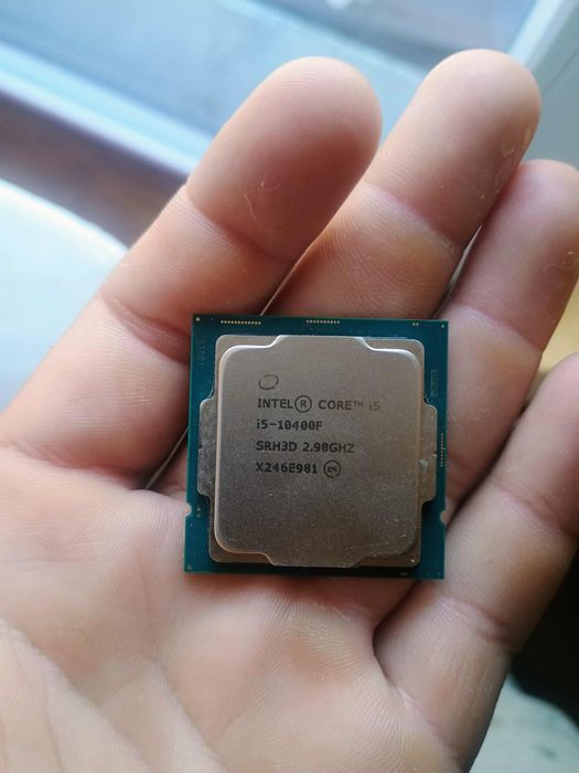 Vând procesor i5-10400F soket1200