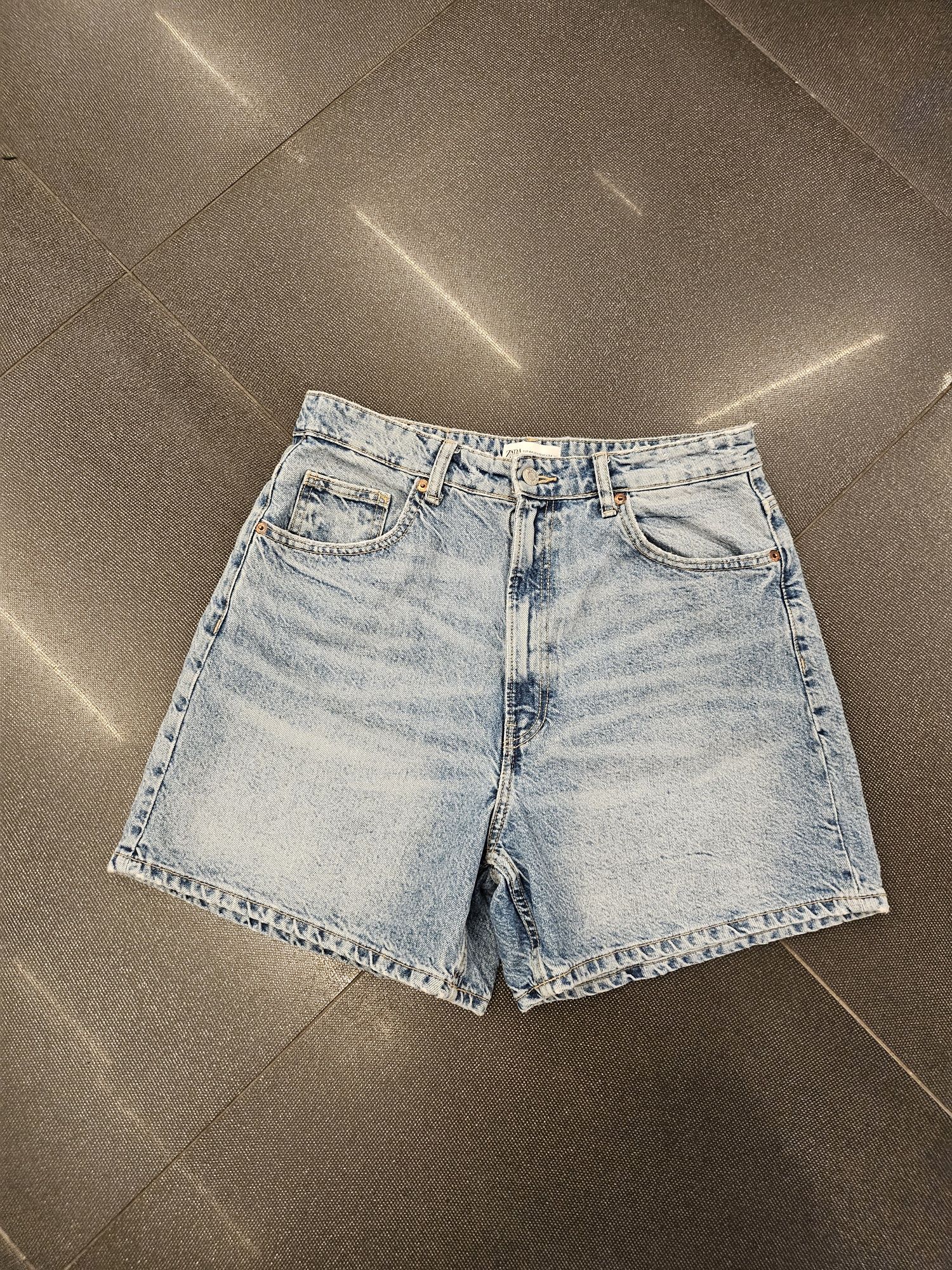 ZARA къси панталони- 44 L