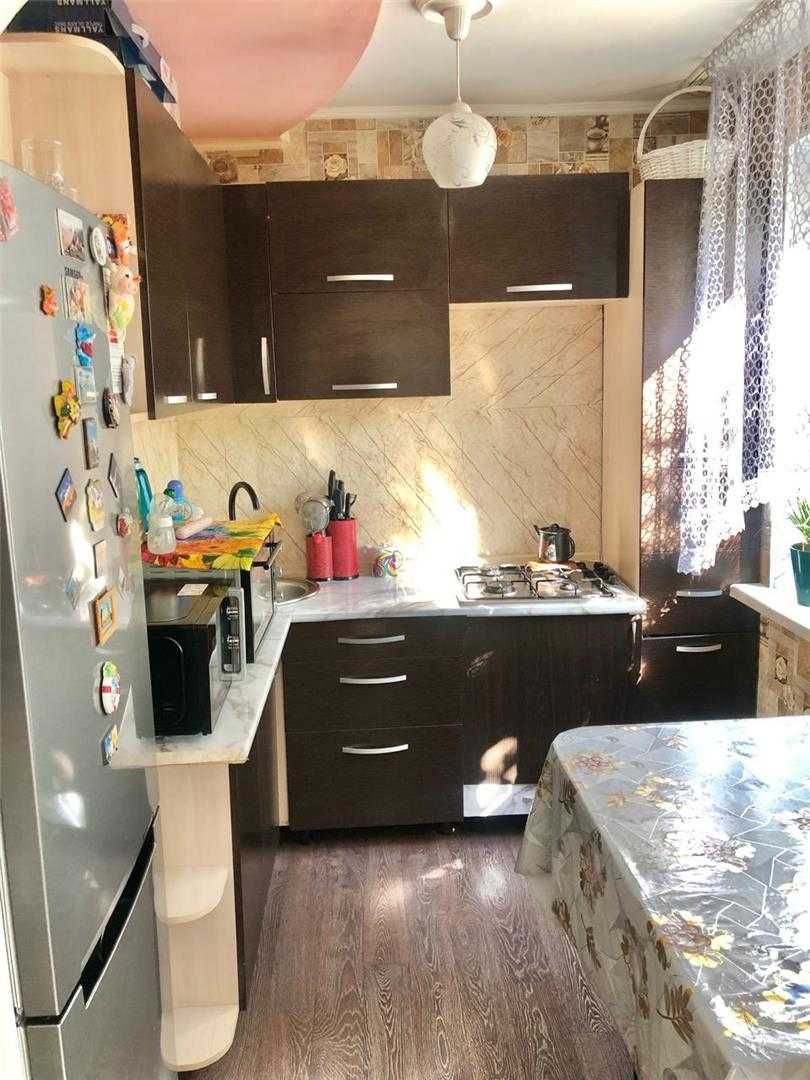 Продам 2-хкомнатную квартиру  в 18 мкр-не.