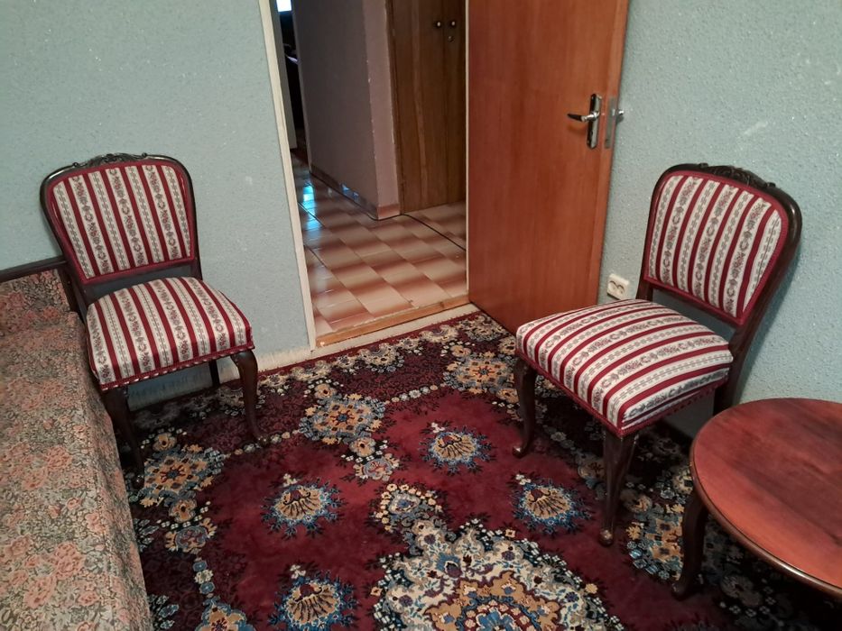 Vând două scaune în star foarte bună!