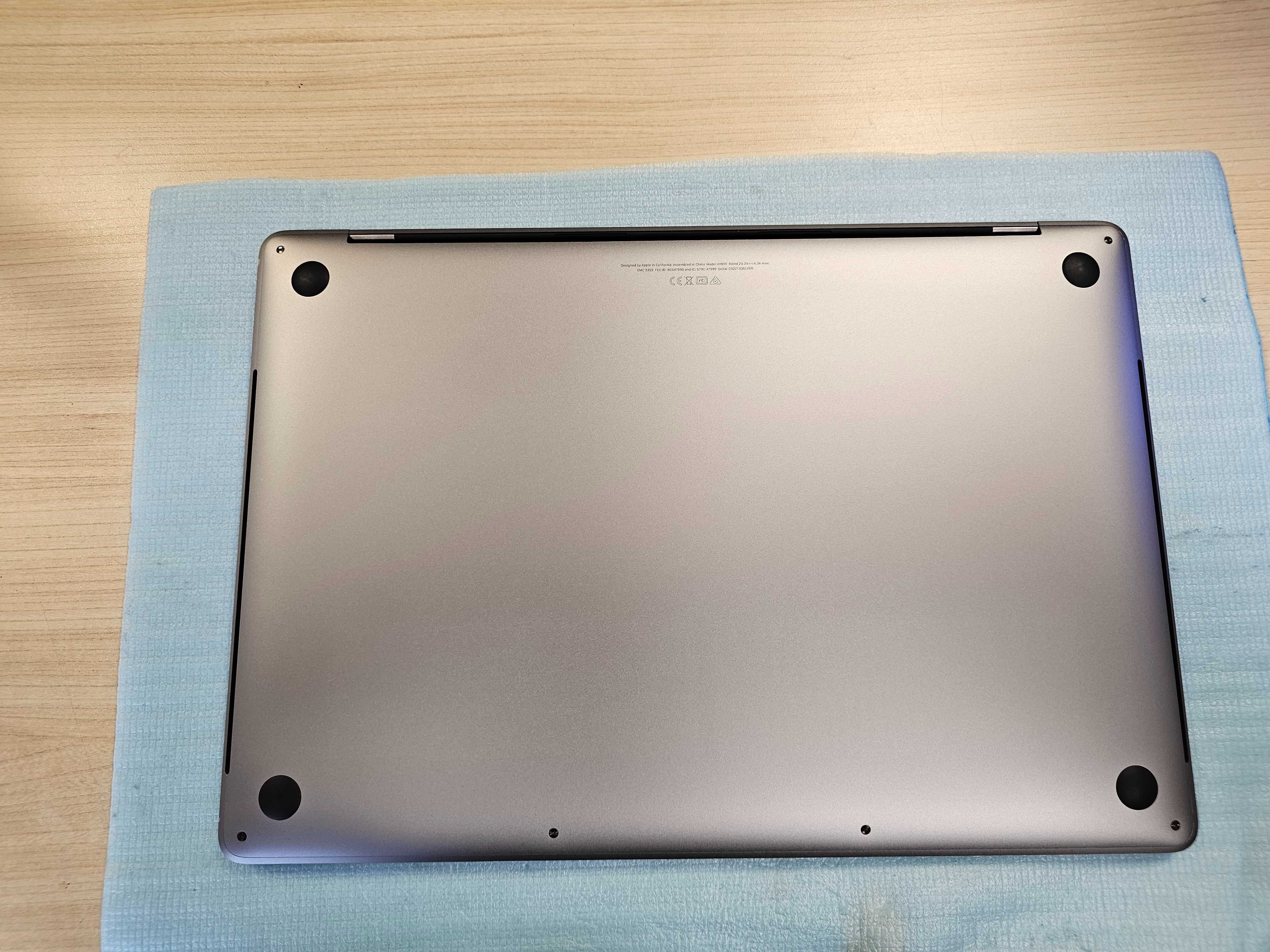 MacBook Pro A1990 Intel Crore i9 / 32GB Ram / 512GB SSD