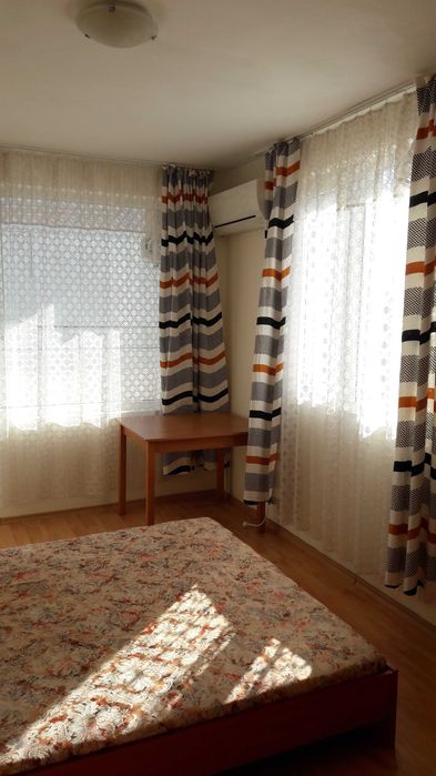 Дава се под наем Тристаен апартамент в Бургас, Славейков - 84 кв.м за 250 € - Снимка #2