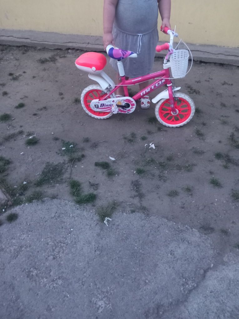 Bicicleta cu roti ajutatoare