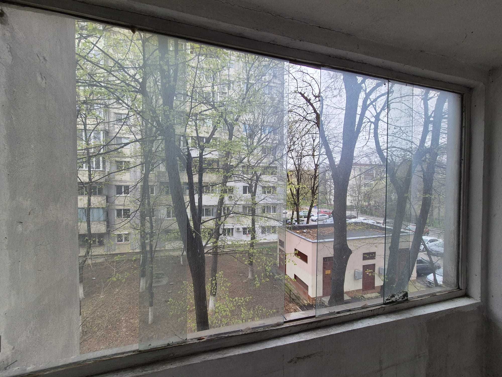Apartament 2 camere, decomandat, etaj 2/10, zona linistita.