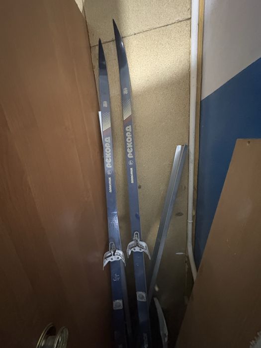 Лыжи советские отличного  состояния.