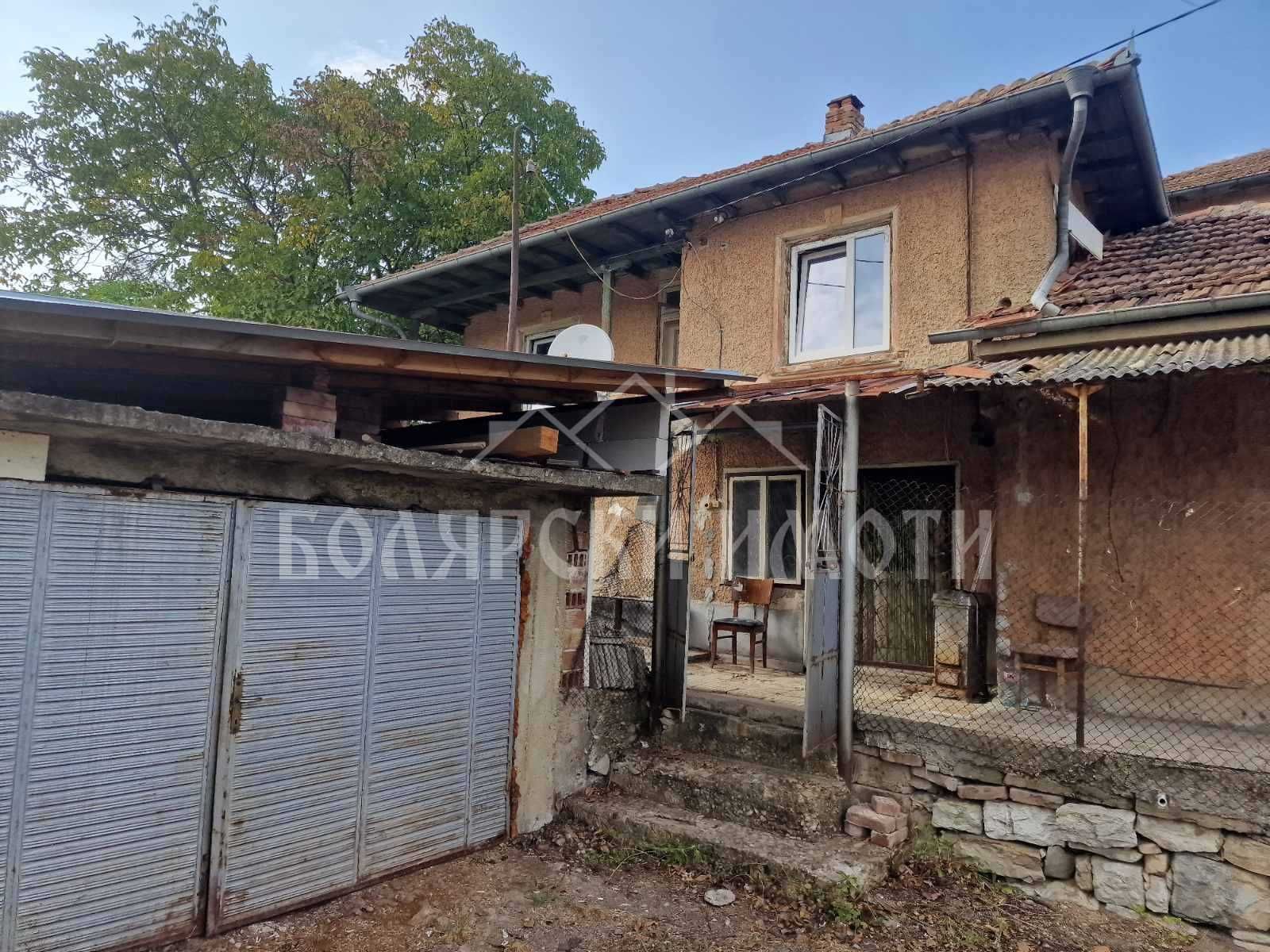 Къща с невероятна панорама в с. Самоводене