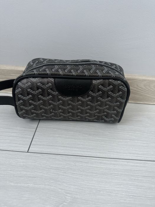 Кожен насесер на Goyard Paris