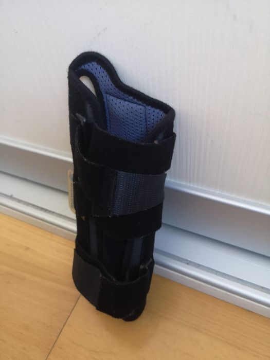 Orteza atela incheietura mana dreapta