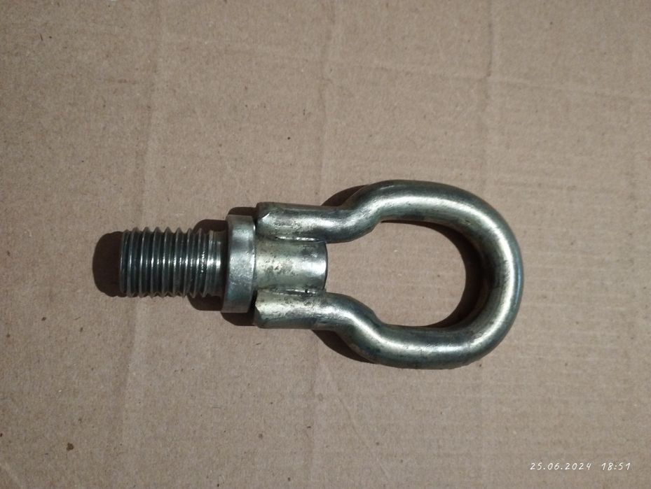 Буксировочный крюк