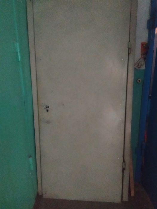Продам железную дверь