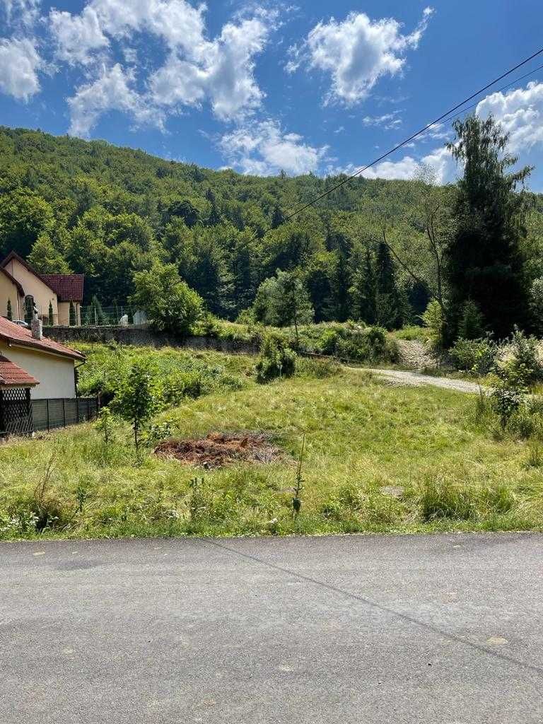 Vand 900mp teren intravilan  in Poiana Marului