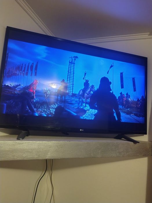 Ps 4 pro  în stare foarte buna!