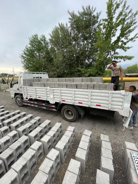 Сплитерные блоки хорошего качества.  Есть доставка. Позвонит