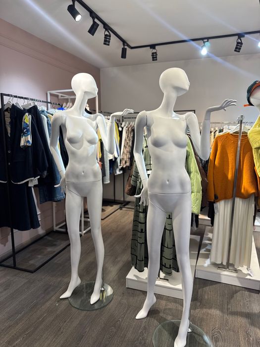 Женские гипсовые манекены в полный рост