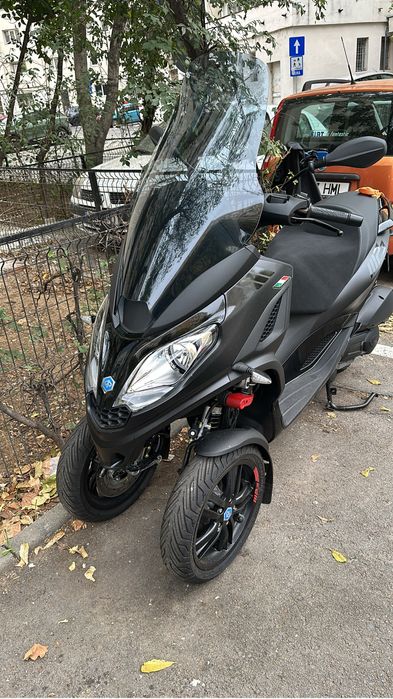 Vand Piaggio MP3 300cc Septembrie 2024 cu garantue PRET FIX 6000 EURO