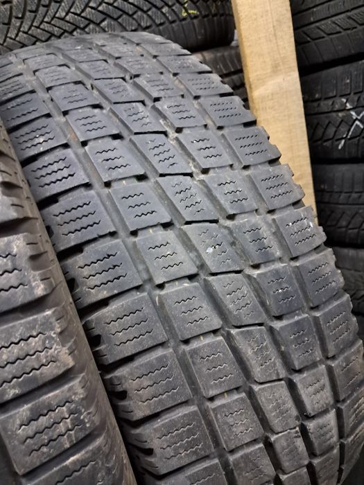 Anvelope second iarna 215 65 R16C Toyo 7mm