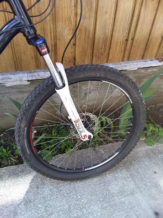 Bicicleta full suspension