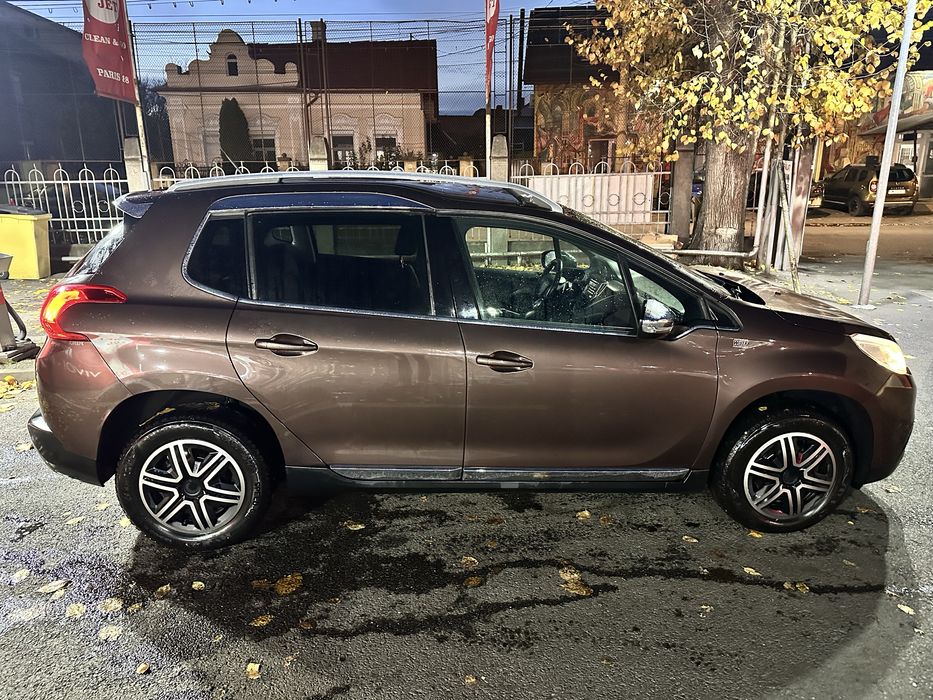 Se vinde Peugeot 2008, din anul 2013, motor 1.6 diesel, automat.