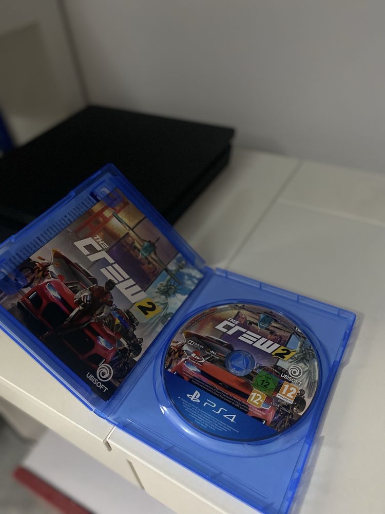 ПРОДАВАМ Ps4 SLIM с 2 джойстика+5игри