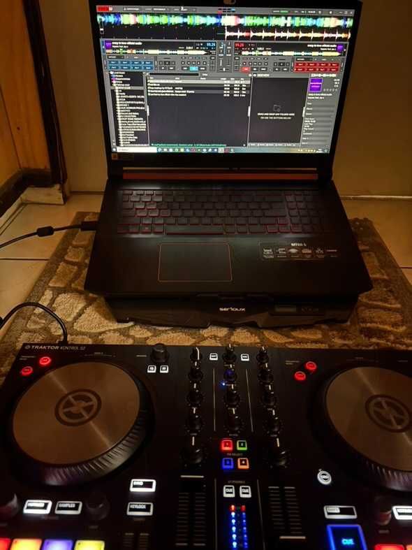 Traktor Kontrol S2 MK3 – DJ контролер + кабели