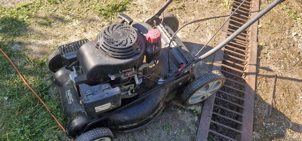 Motocositoare masina de tuns gazon autopropulsata