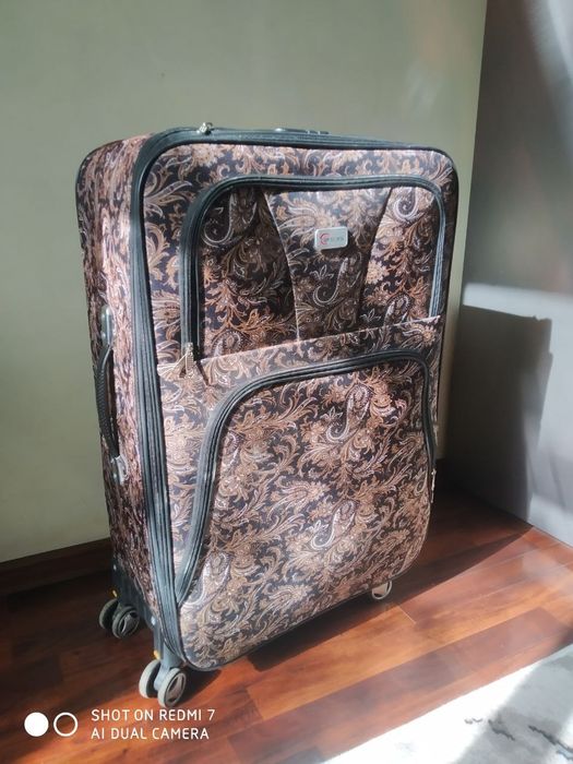 Продам чемодан багаж