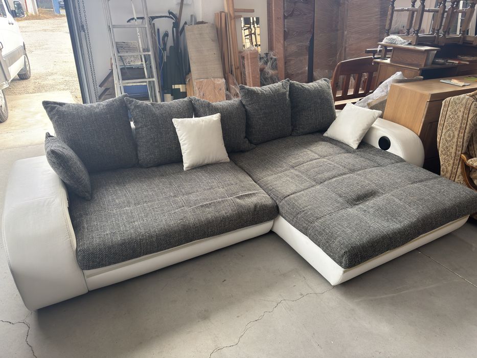 Vand coltar de camera modern