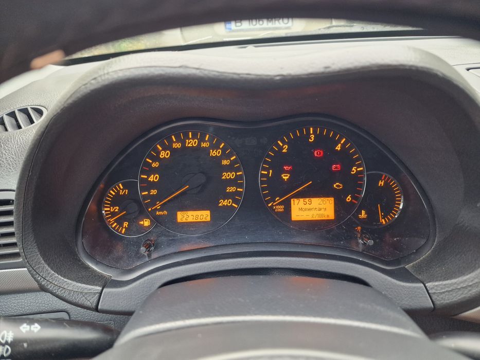 Toyota Avensis II