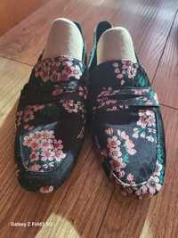 Обувки Zara с бродирани цветя