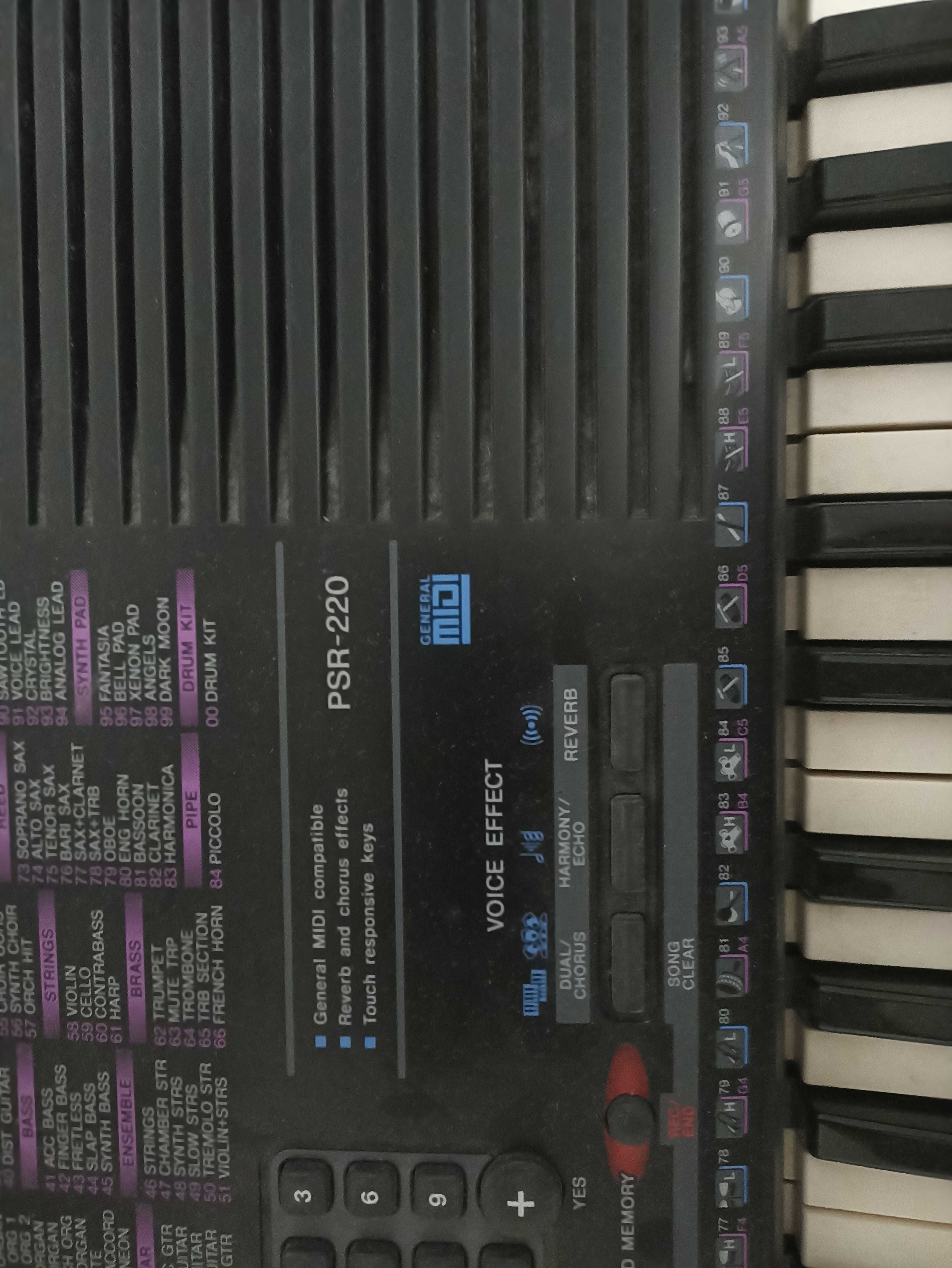 Синтезатор Yamaha PSR 220