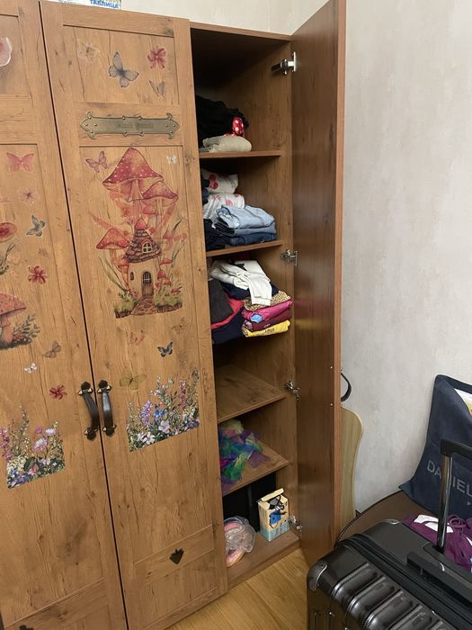 Шкаф трехдверный