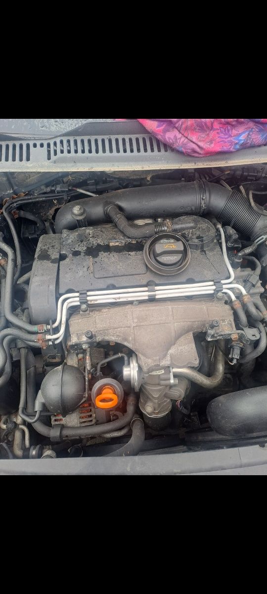 Vând motor vw Golf 5 2.0 BKD 140 cai Motorul se da cu proba Funcționea