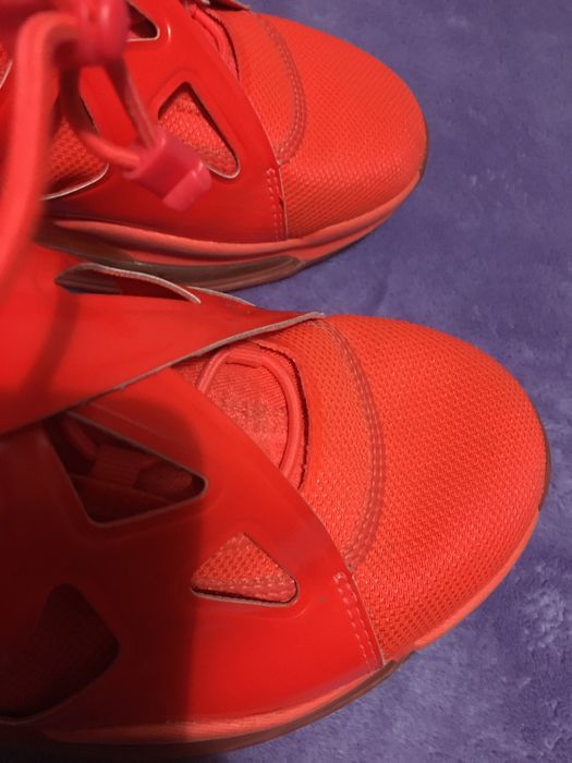 Adidasi Jordan portocalii