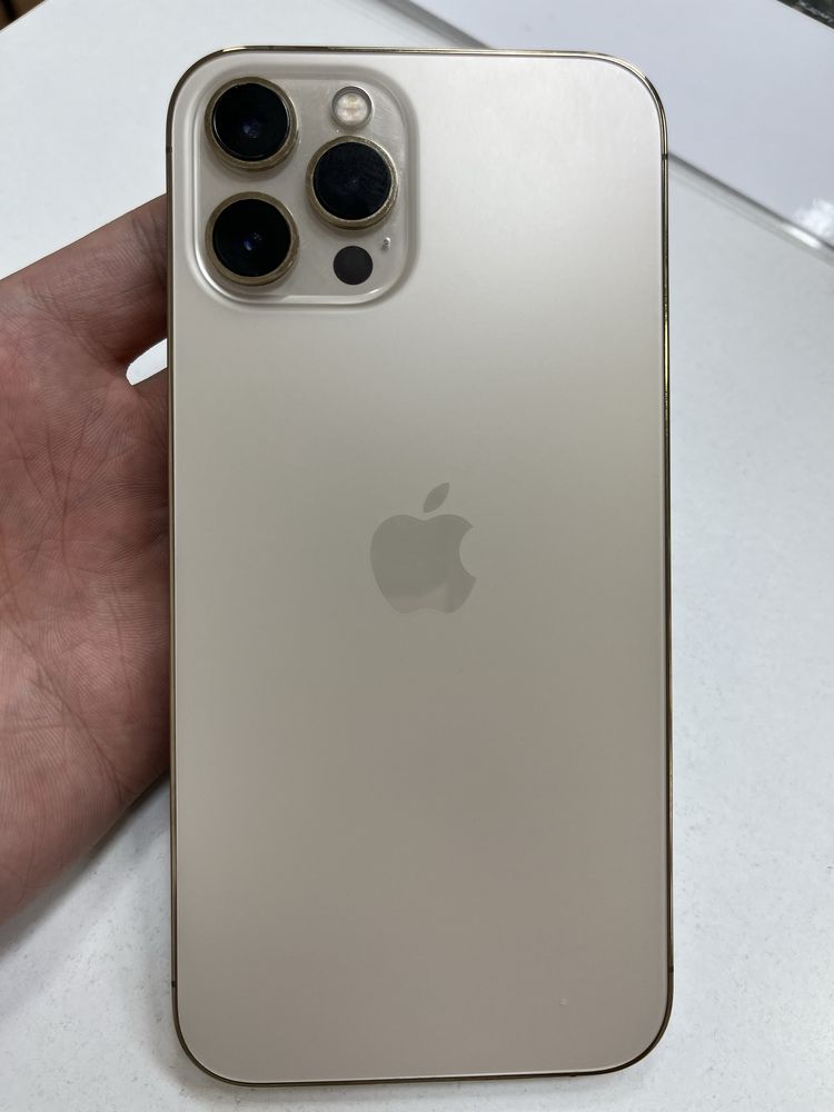 iPhone 12 Pro Max в золотистом цвете