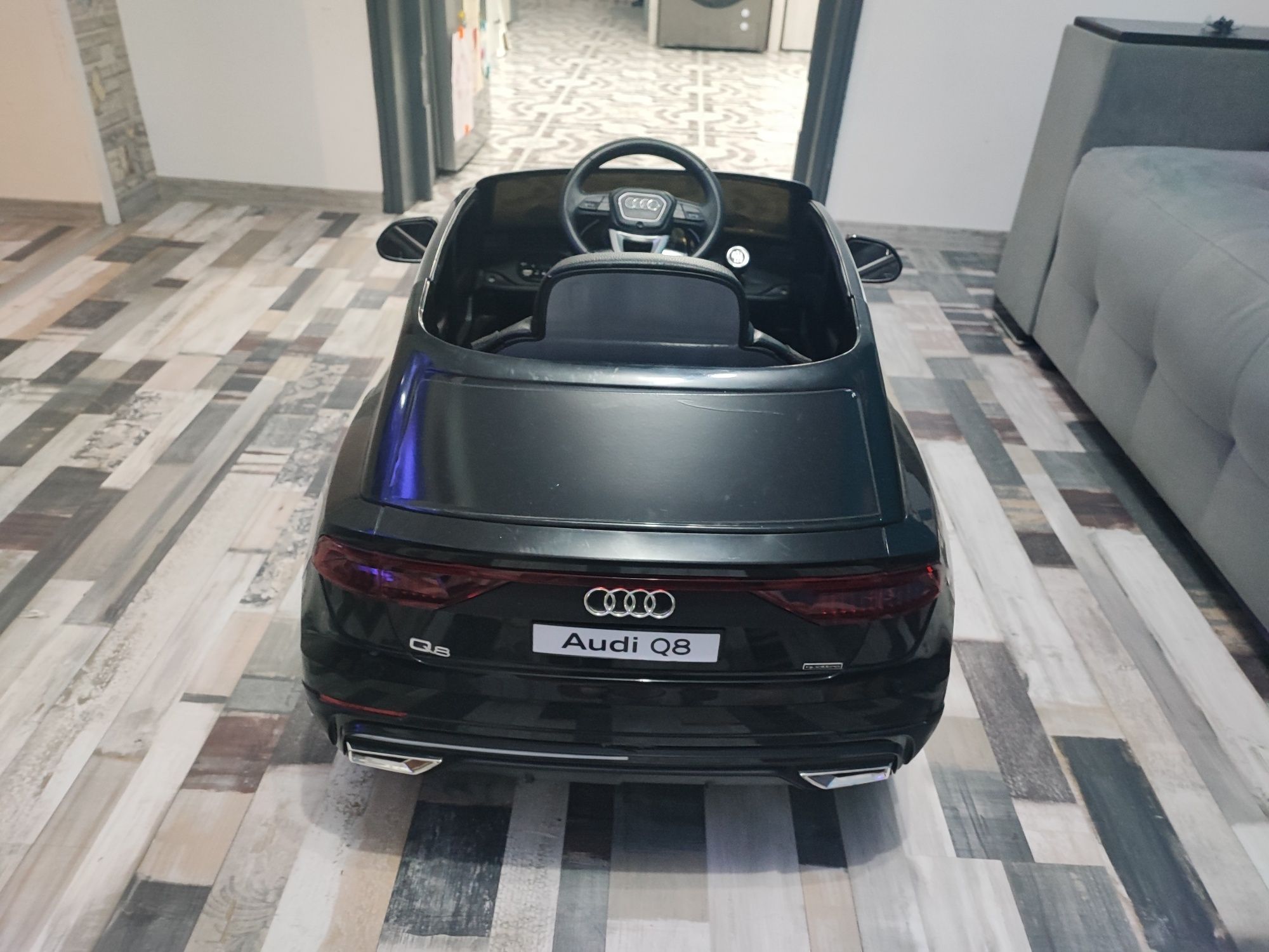 Детска акумулаторна кола Audi Q8