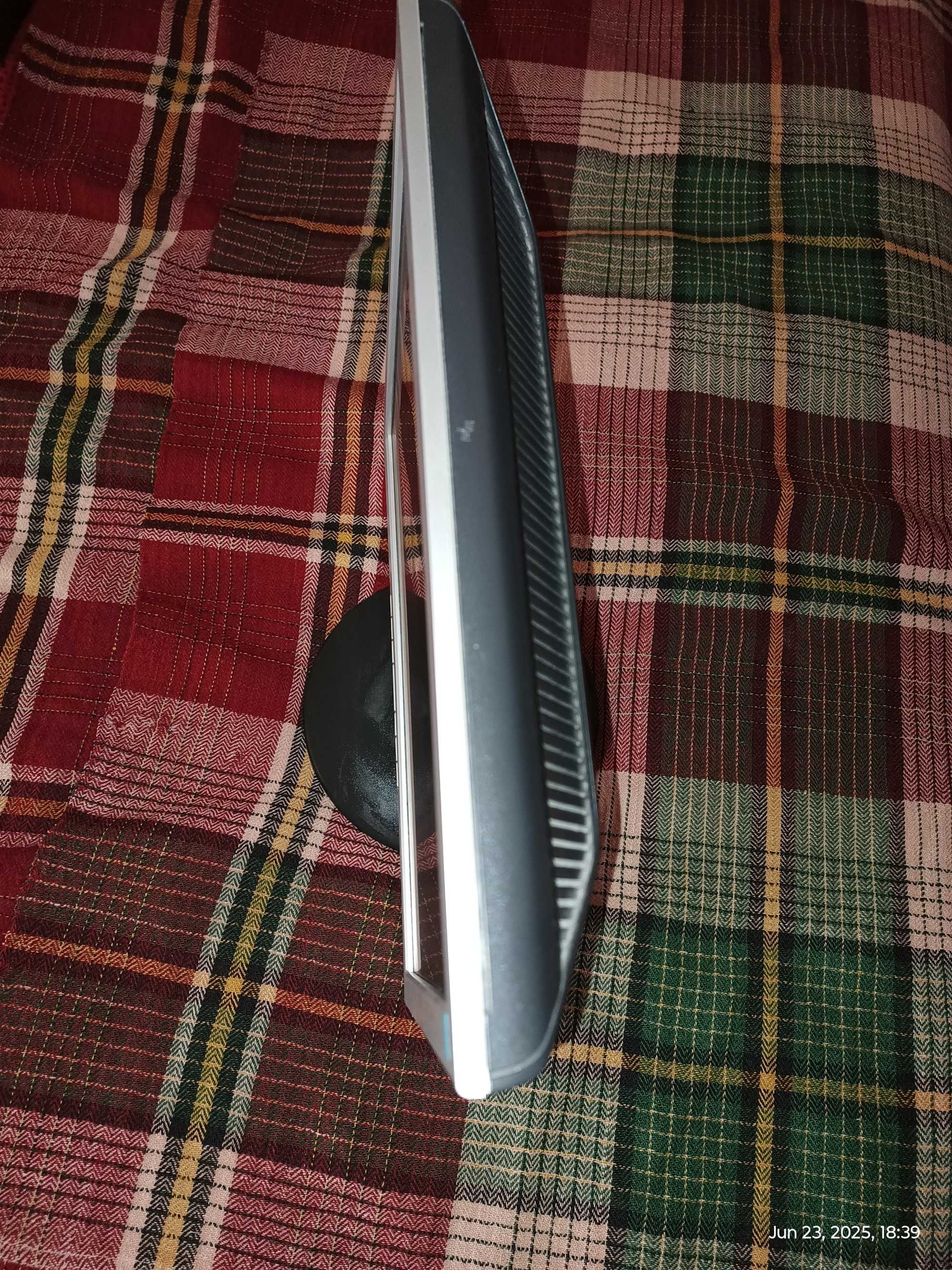 Продавам TFT монитор Philips 170S 17 инча, 1280х1024, VGA