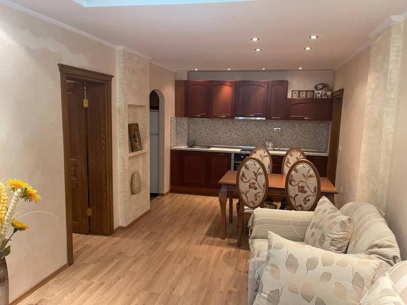 Тристаен апартамент в кв. Възраждане