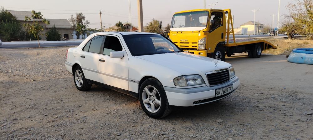 Mersedes Benz c180 202 sotiladi