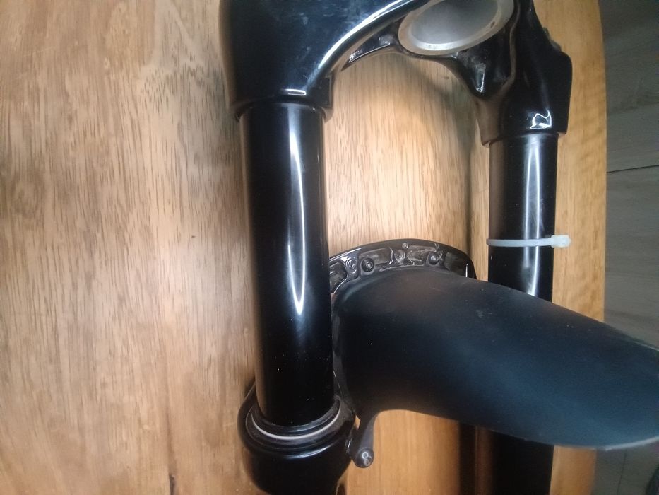 Въздушна вилка sr suntour raidon