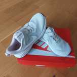 Vand adidasi Nike