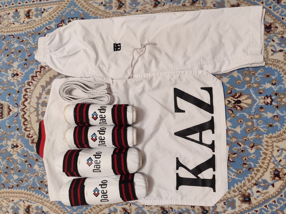 Тхэквондо форма с значок КАЗ + щитки