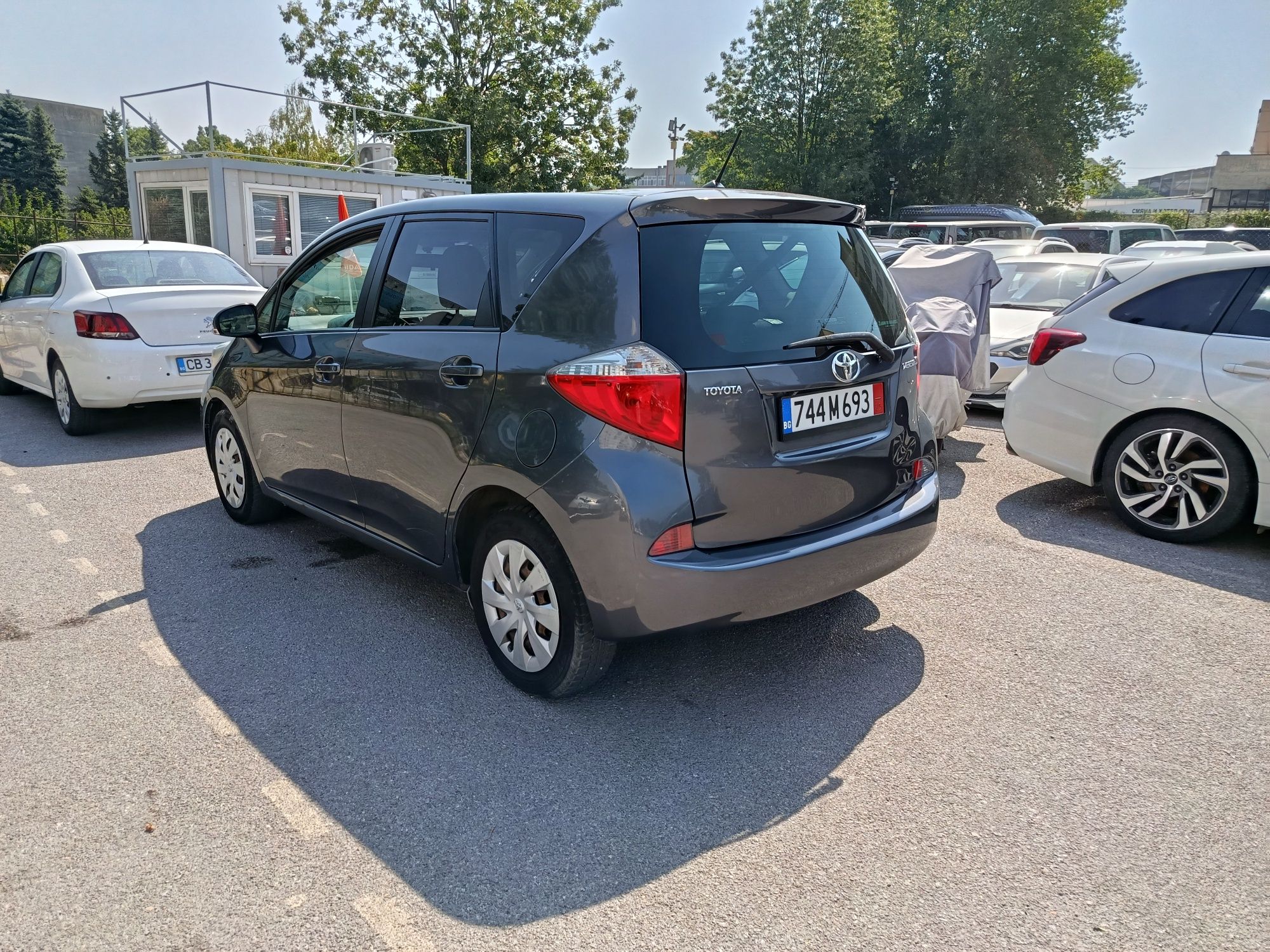 Продавам Toyota verso s