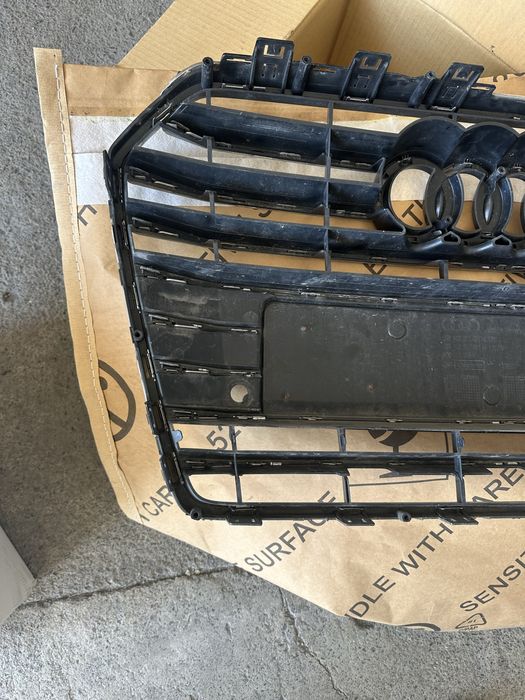 Audi A6 C7 предна маска Оригинална