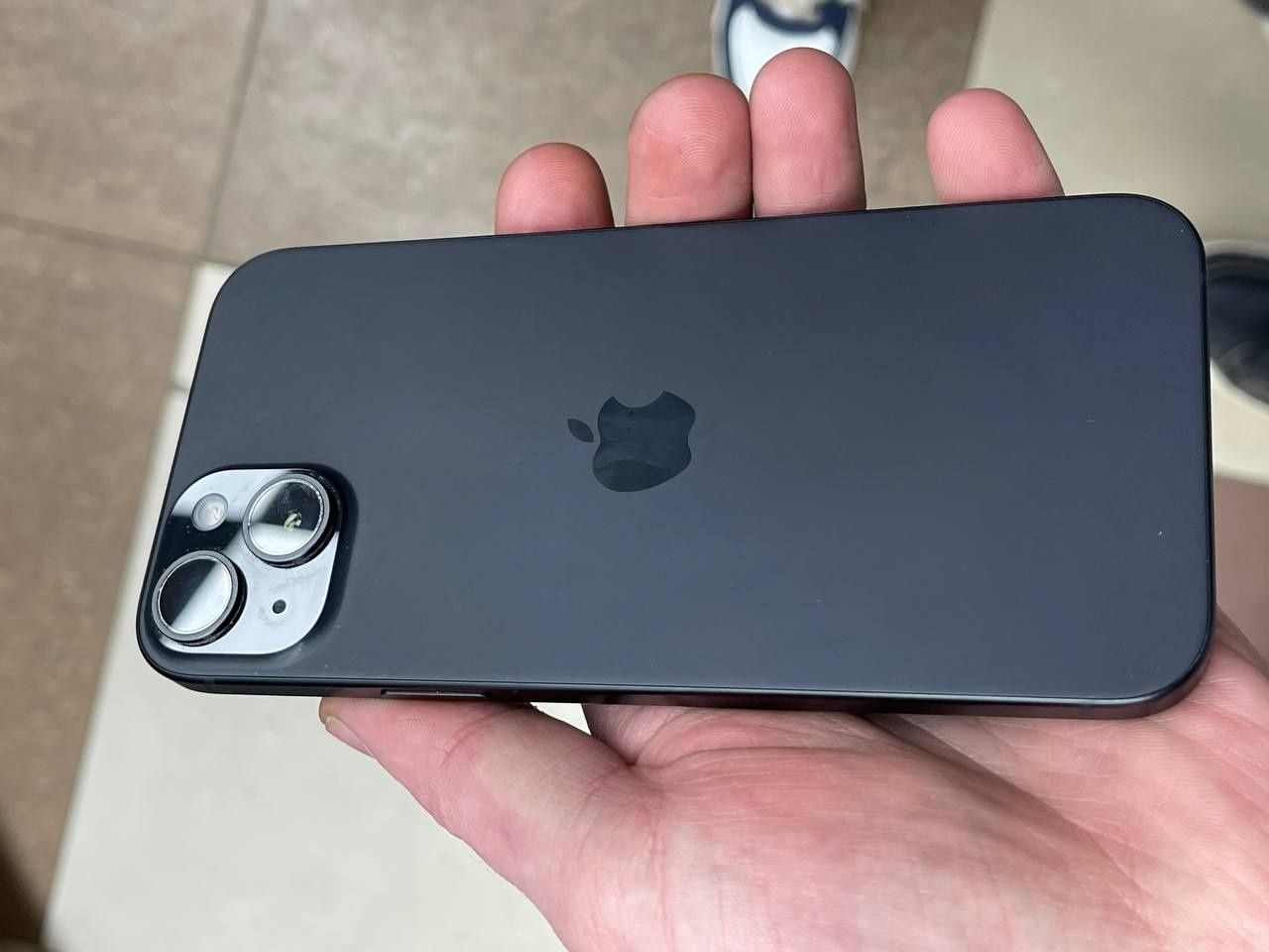 iPhone 15 plus.  .