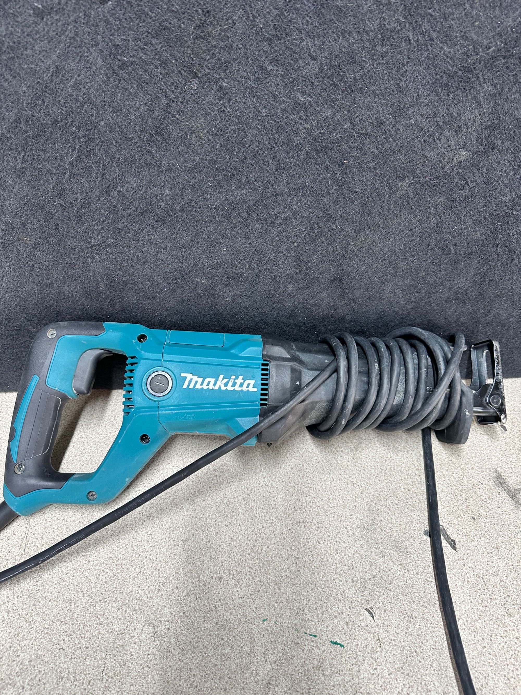 Електрически саблен трион Makita JR3051T