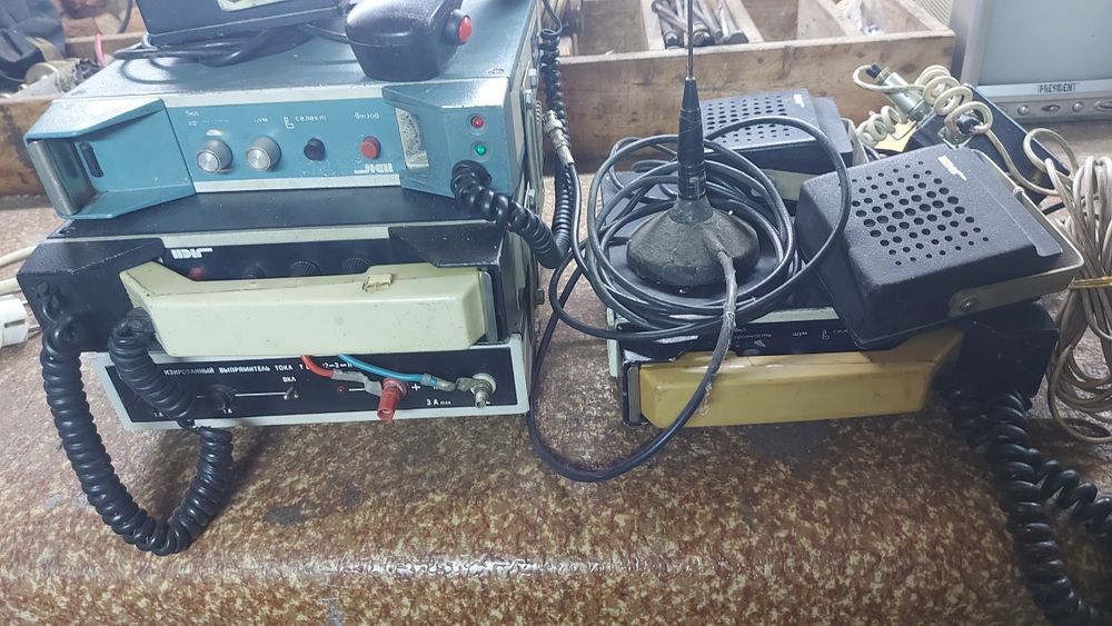 Радиостанции ЛЕН , УНЧ ,захранващи блокове и антена